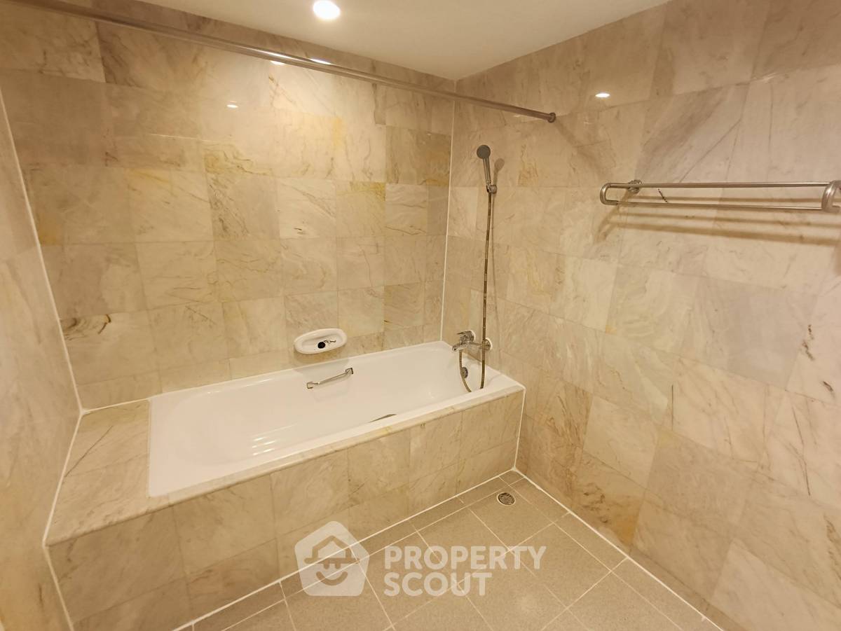 picture 2-BR Condo at The Peony near MRT Khlong Toei (ID 2501645) - 20/30