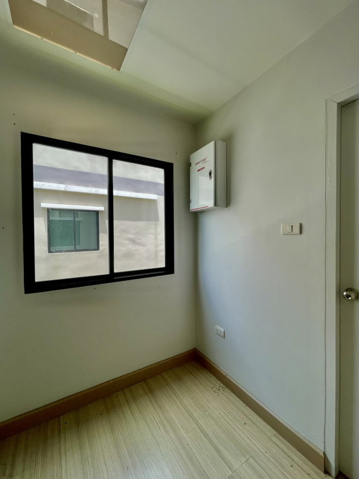 รูป ให้ เช่า อาคารพาณิชย์ The Regent Street Village  170 ตรม 16 ตรว - รูปที่ 6/12