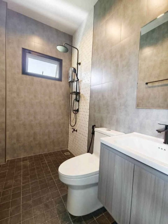 picture Two storey house for rent with 3 bedrooms,3 toilets and 1 kitchen.  - 10/15