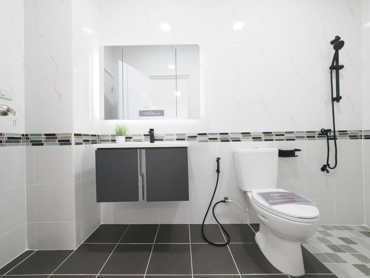 รูป ขายราคาพิเศษ ทาวน์โฮม 3.5 ชั้น ม.ดิแอททิค ขนาด 23.1 ตร.ว. 5 ห้องนอน 3 ห้องน้ำ บ้านสไตล์โมเดิล ทำเลหลังริม ต้นโครงการ รีโนเวทใหม่ทั้งหลัง [แจ้งวัฒนะ] - รูปที่ 29/64
