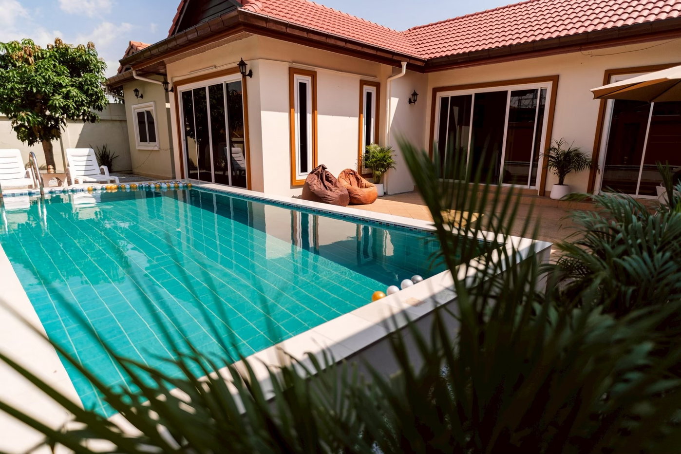 รูป Luxury Pool Villa for Rent North Pattaya Near International Schools - รูปที่ 2/14