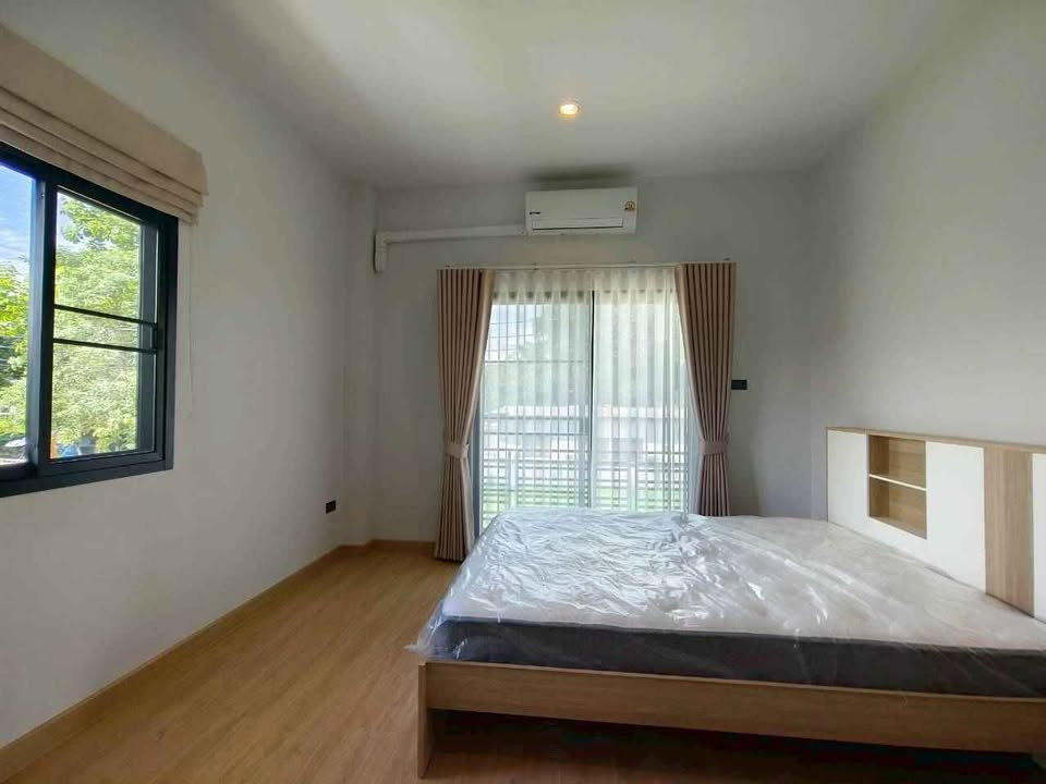 picture Two storey house for rent with 3 bedrooms,3 toilets and 1 kitchen.  - 11/15
