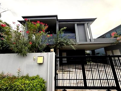 เช่าบ้านเดี่ยว ถนนศรีนครินทร์ : MHR181 ให้เช่าบ้านเดี่ยวพรีเมียม เศรษฐสิริ กรุงเทพกรีฑา 2 ขนาด 4 ห้องนอน พร้อมห้องแม่บ้าน มี EV Charger จอดรถได้ 3 คัน 