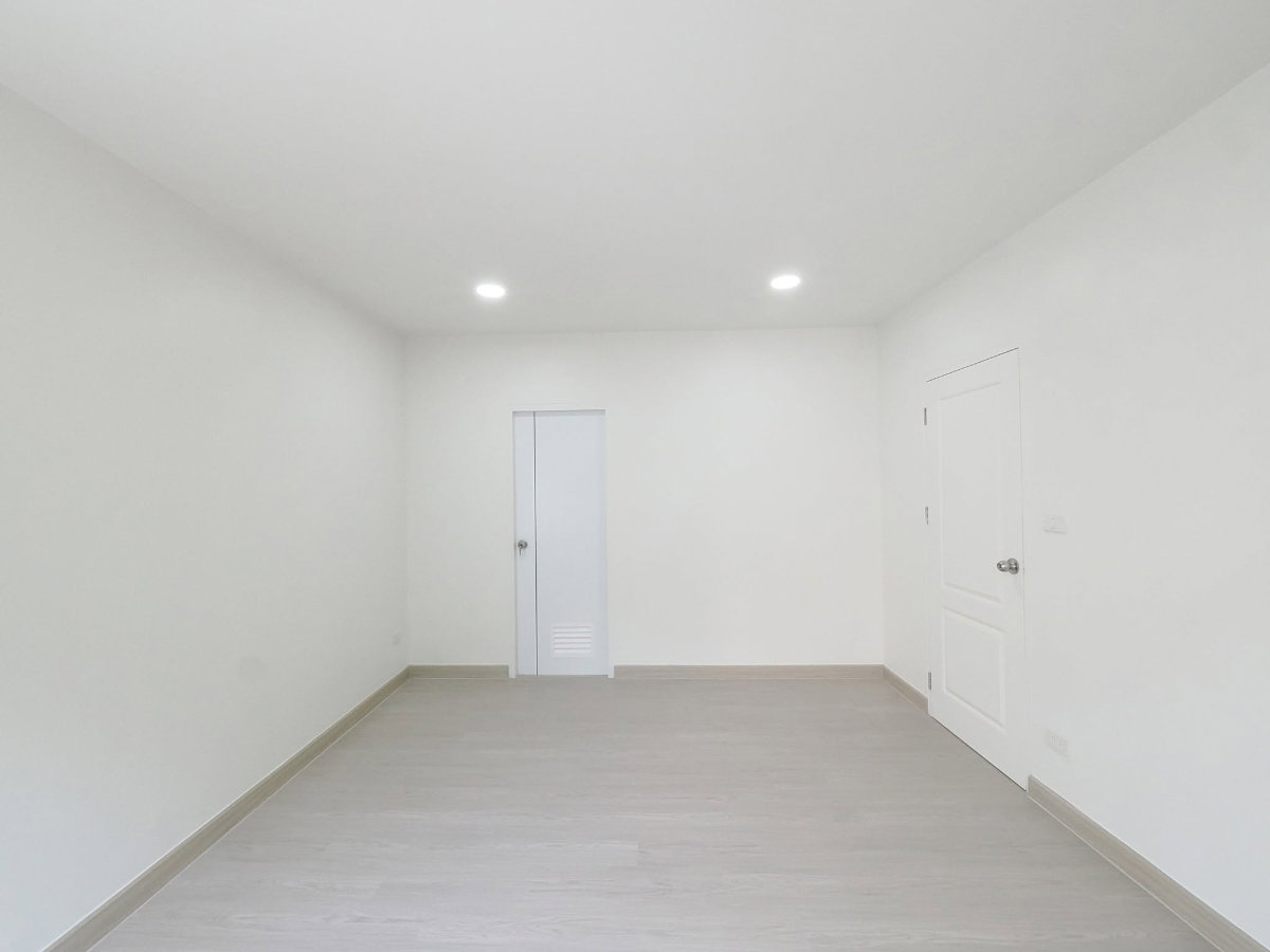 รูป ขายราคาพิเศษ ทาวน์โฮม 3.5 ชั้น ม.ดิแอททิค ขนาด 23.1 ตร.ว. 5 ห้องนอน 3 ห้องน้ำ บ้านสไตล์โมเดิล ทำเลหลังริม ต้นโครงการ รีโนเวทใหม่ทั้งหลัง [แจ้งวัฒนะ] - รูปที่ 31/64
