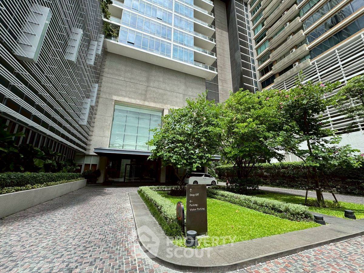 picture 1-BR Condo 70 Sqm, 185 Rajadamri, 15th-Floor, 400m to BTS Ratchadamri (ID 2337623) - 1/11