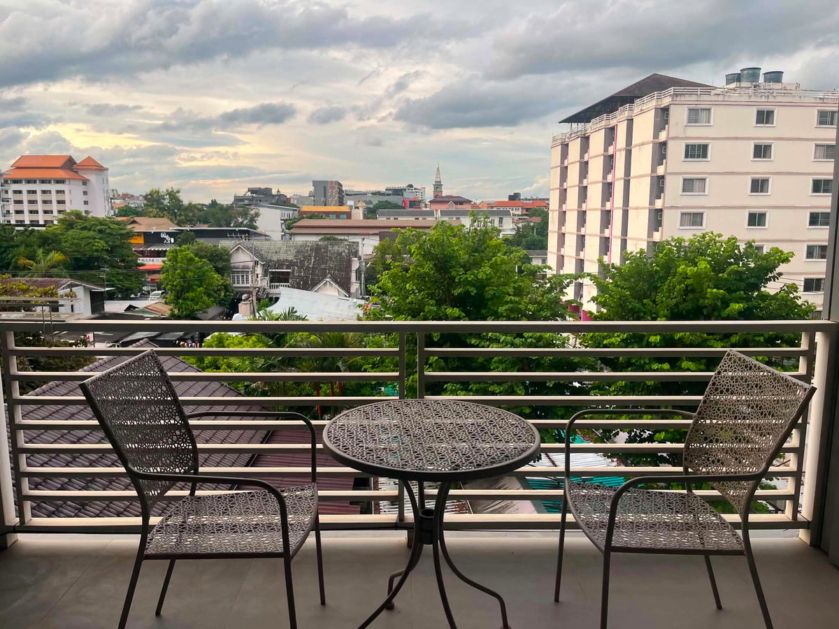 รูป 🍃 ให้เช่าคอนโด Rawee Varee Condominium ทำเลดีมาก อยู่ใจกลางนิมมาน เดินทางสะดวก ใกล้ 7-11 Supermarket ร้านกาแฟ มหาวิทยาลัย โรงพยาบาล และอื่นๆอีกมากมาย - รูปที่ 2/12