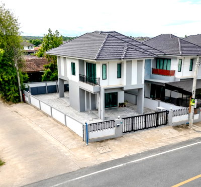 เช่าบ้านเดี่ยว สุราษฎร์ธานี : เฟอร์ครบ บุญถาวร 3.9 กม.ให้เช่าบ้านเดี่ยว 2 ชั้น 50 ตร.วา. 200 ตร.ม.แม็คโคร สุราษฎร์ธานี 3.3 กม.3 นอน 3 น้ำ เทศบาลนคร