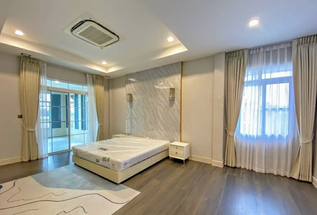 รูป MN04735 - Nantawan Ramintra - Paholyothin 50 : BTS Sai Yud - รูปที่ 4/13