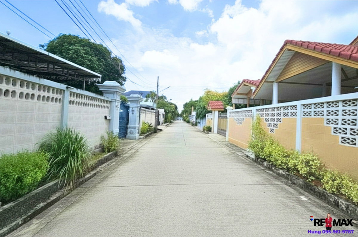 รูป ขาย บ้านเดี่ยวสร้างกับ โมเดิร์นโฮม มีแปลนบ้าน 128 ตร.วา เอกชัย 10/1 บ้านหลังใหญ่ สภาพดี ขายเพียง 6.45 ล้านบาท เข้าซอยเพียง 500 ม. เดินทางสะดวก - รูปที่ 2/17