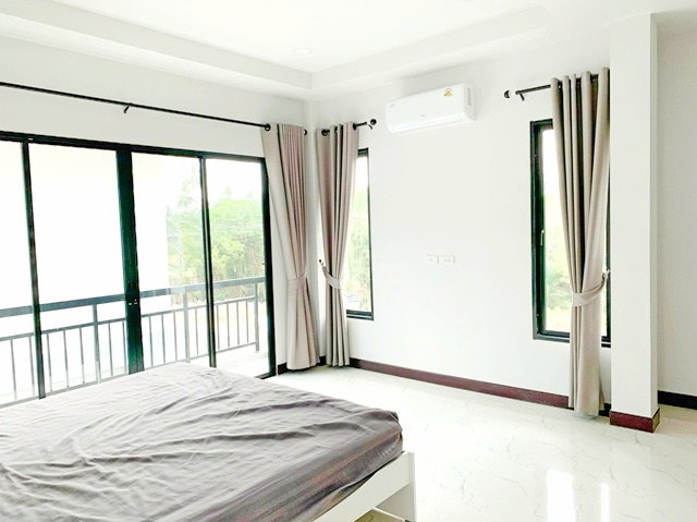 รูป เฟอร์ครบ บุญถาวร 3.9 กม.ให้เช่าบ้านเดี่ยว 2 ชั้น 50 ตร.วา. 200 ตร.ม.แม็คโคร สุราษฎร์ธานี 3.3 กม.3 นอน 3 น้ำ เทศบาลนคร - รูปที่ 3/8