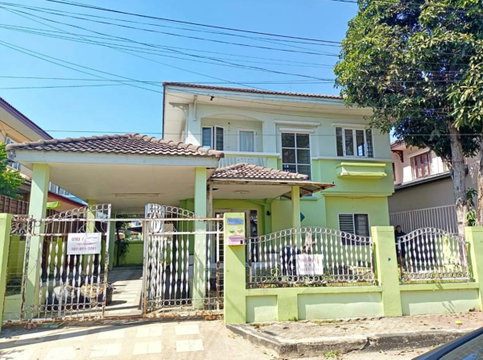 Two-story detached house for sale, 52 square wa (approx. 208 sq m), Parichat Village, Road 345, Bang Khu Wat, Pathum Thani Province.