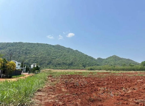 ขายที่ดินเขาวง หนองน้ำแดง เขาใหญ่ ปากช่อง 1.5ไร่ วิวเขาสวยมาก ถนนลาดยางสาธารณะ เดินทางสะดวก ใกล้ธนะรัชต์ มอเตอร์เวย์M6 ที่สูง ไม่เปลี่ยว บ้านตากอากาศ