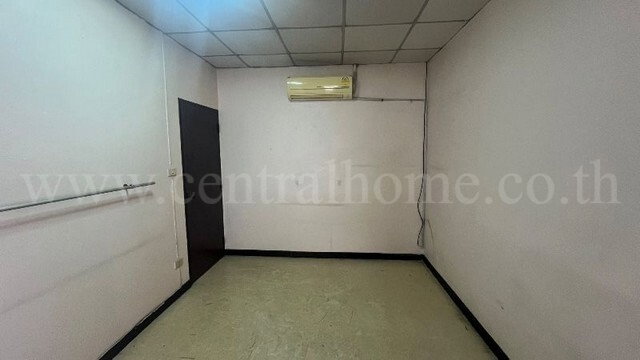 รูป ทาวน์เฮ้าส์ บ้านร่มเงาไม้ ทำเลดี ราคาถูก - รูปที่ 5/12