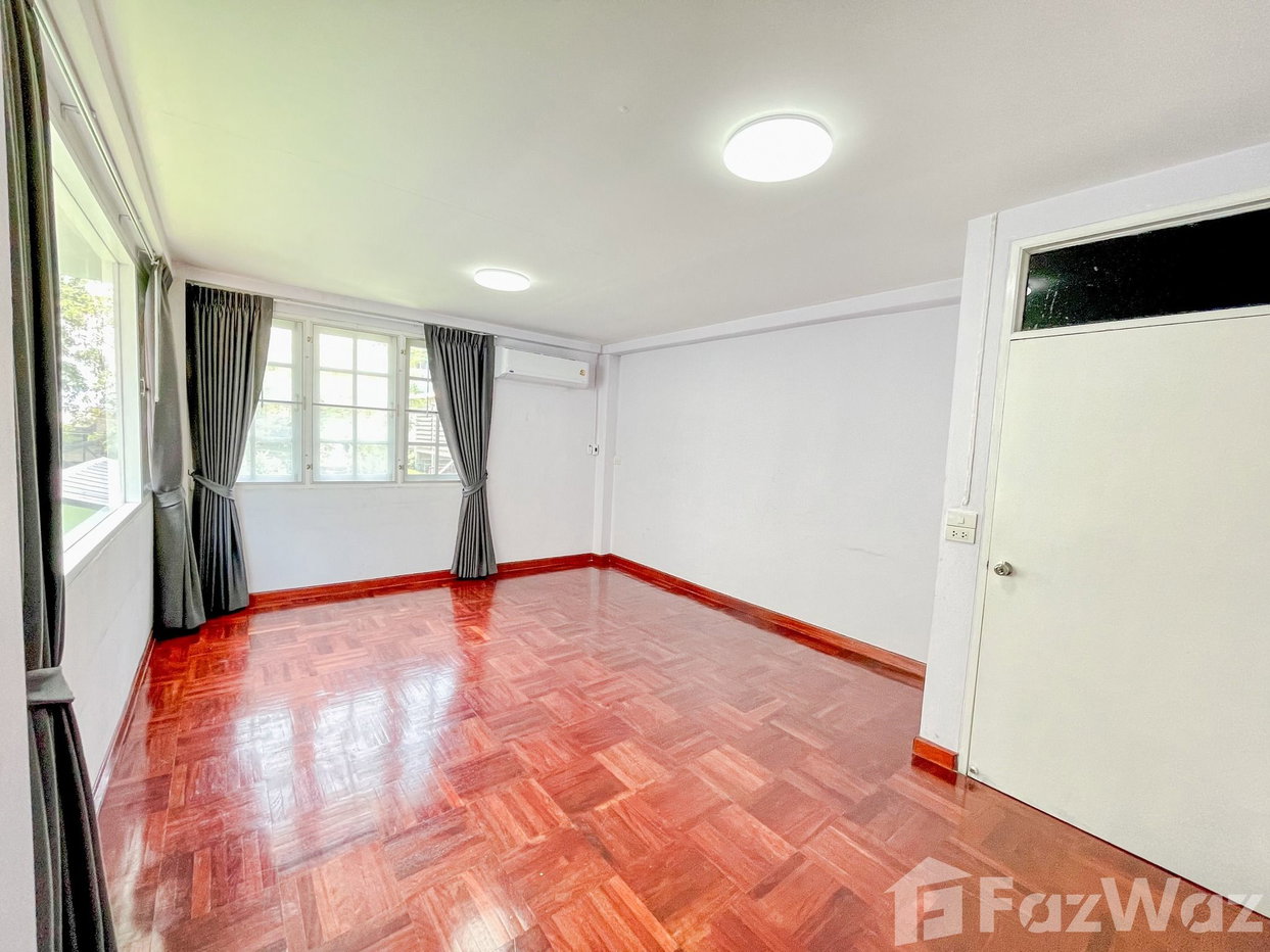 picture 4 Bedroom House for rent in Ram Inthra, Bangkok  1908117 - 10/17