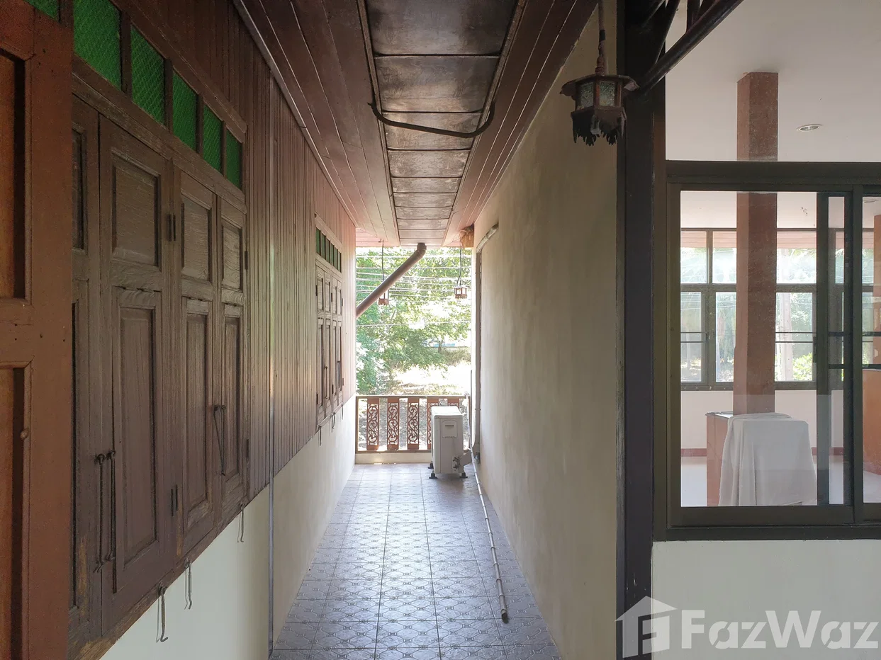 รูป หลังเเรกใกล้ป้อมยามทางเข้าออกหมู่บ้าน 2015288 - รูปที่ 43/66