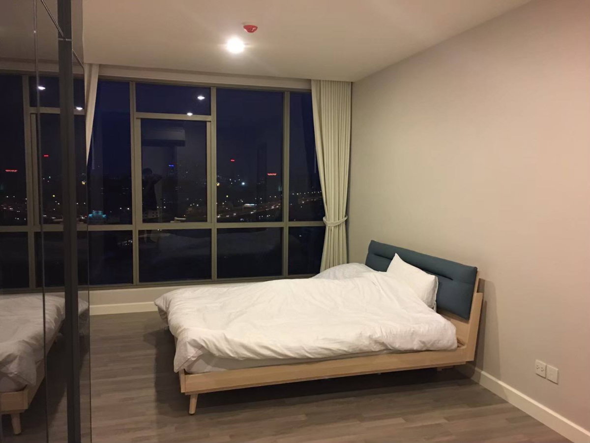 รูป The Room Rama 4【𝐒𝐄𝐋𝐋 & 𝐑𝐄𝐍𝐓】🔥ห้องดีไซน์โปร่งโล่ง ไซส์ใหญ่ พร้อมกระจกบานใหญ่เต็มผนัง ชมวิวเมืองได้จุใจ🔥 ติดต่อไลน์ไอดี: @hacondo - รูปที่ 1/7