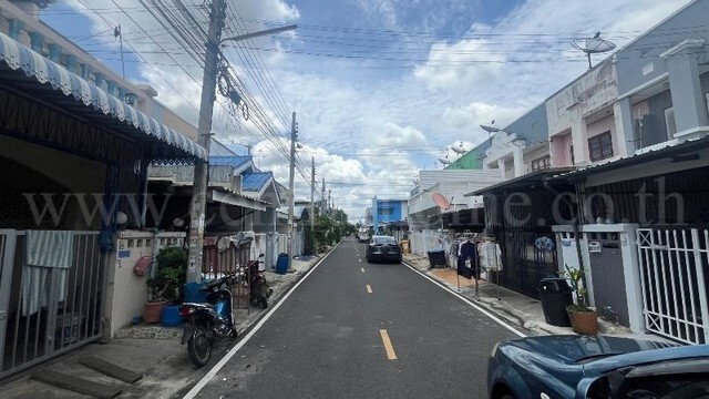 รูป ทาวน์เฮ้าส์ บ้านร่มเงาไม้ ทำเลดี ราคาถูก - รูปที่ 9/12