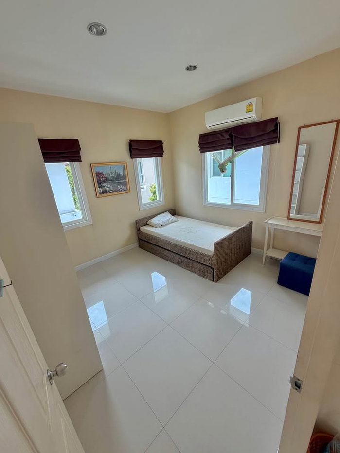 picture Two-Storey Detached House for Rent - 12/19