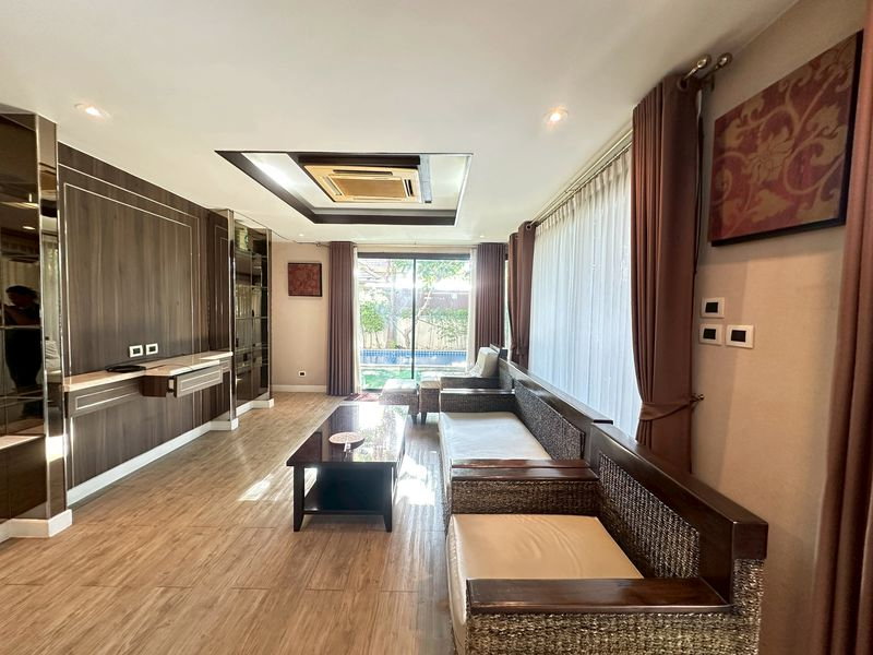 รูป บ้านเดี่ยวพร้อมสระว่ายน้ำส่วนตัว ใกล้เทอมินอบ21 ราคาเช่า 75,000 บาท/เดือน - รูปที่ 4/19