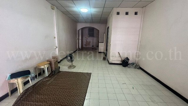 รูป ทาวน์เฮ้าส์ บ้านร่มเงาไม้ ทำเลดี ราคาถูก - รูปที่ 3/12