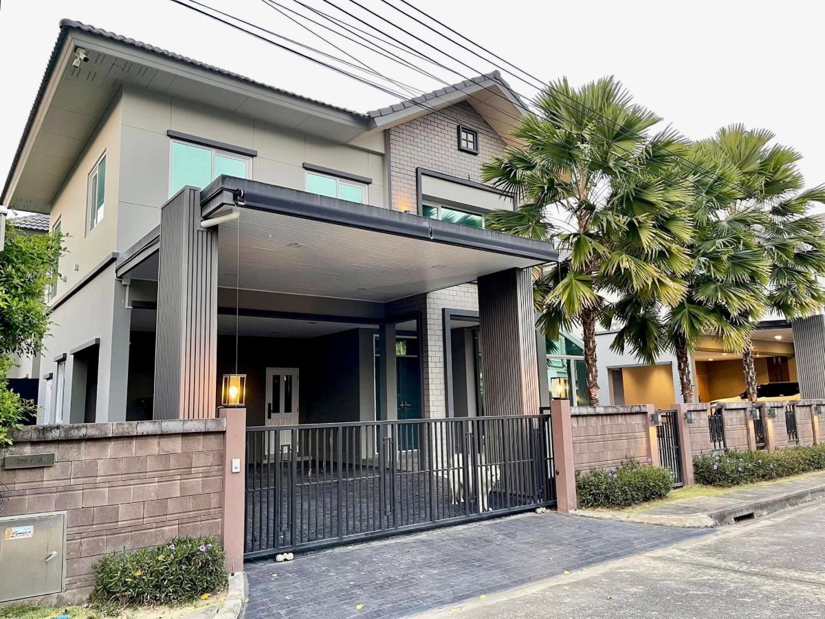picture Luxury Two-Storey Detached Houses for Sale  - 1/24
