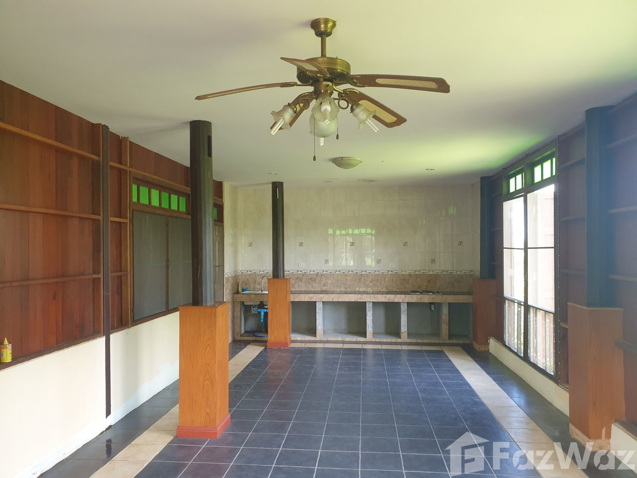 รูป หลังเเรกใกล้ป้อมยามทางเข้าออกหมู่บ้าน 2015288 - รูปที่ 47/66