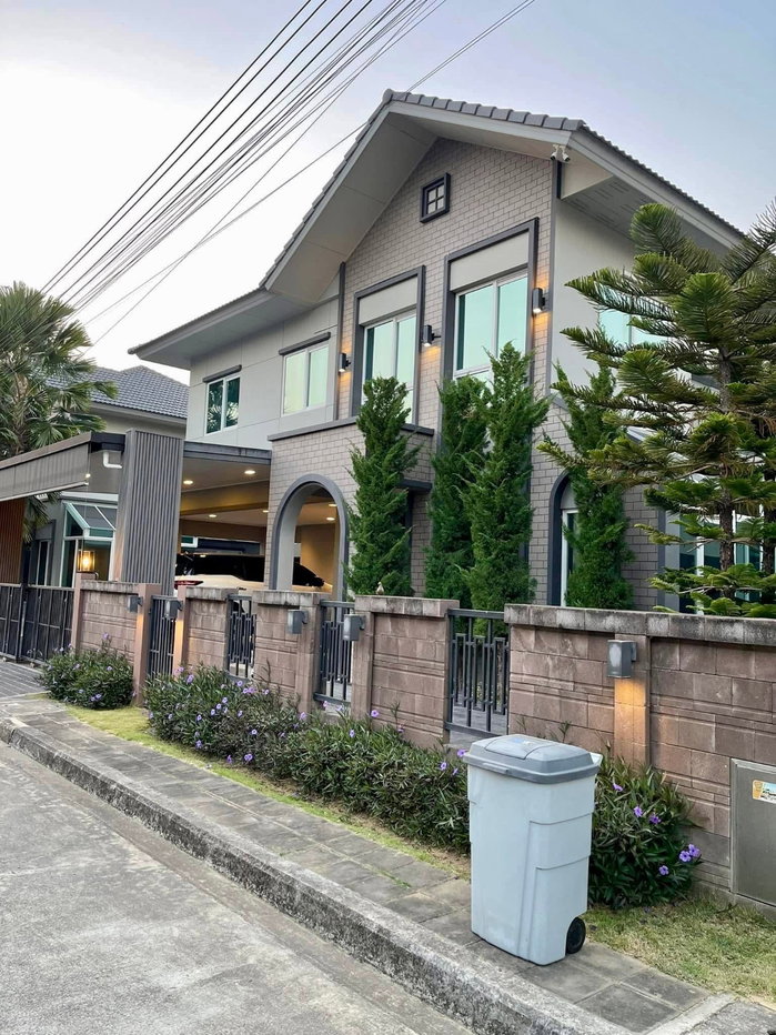 picture Luxury Two-Storey Detached Houses for Sale  - 24/24