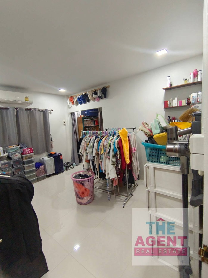 รูป ขายด่วน บ้านเดี่ยวหลังมุม ทำเลทอง แสงเพชร ซอยลาดปลาเค้า 52 เนื้อที่ 72 ตรว 4นอน 2น้ำ ​ใกล้ BTSเสนานิคม - รูปที่ 5/8