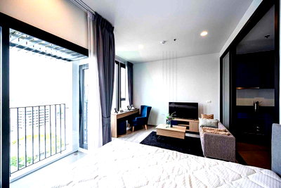 Condos for rent : 1-BR Condo At XT Ekkamai, 11th Floor, Near BTS Thong Lor (ID 2677788)