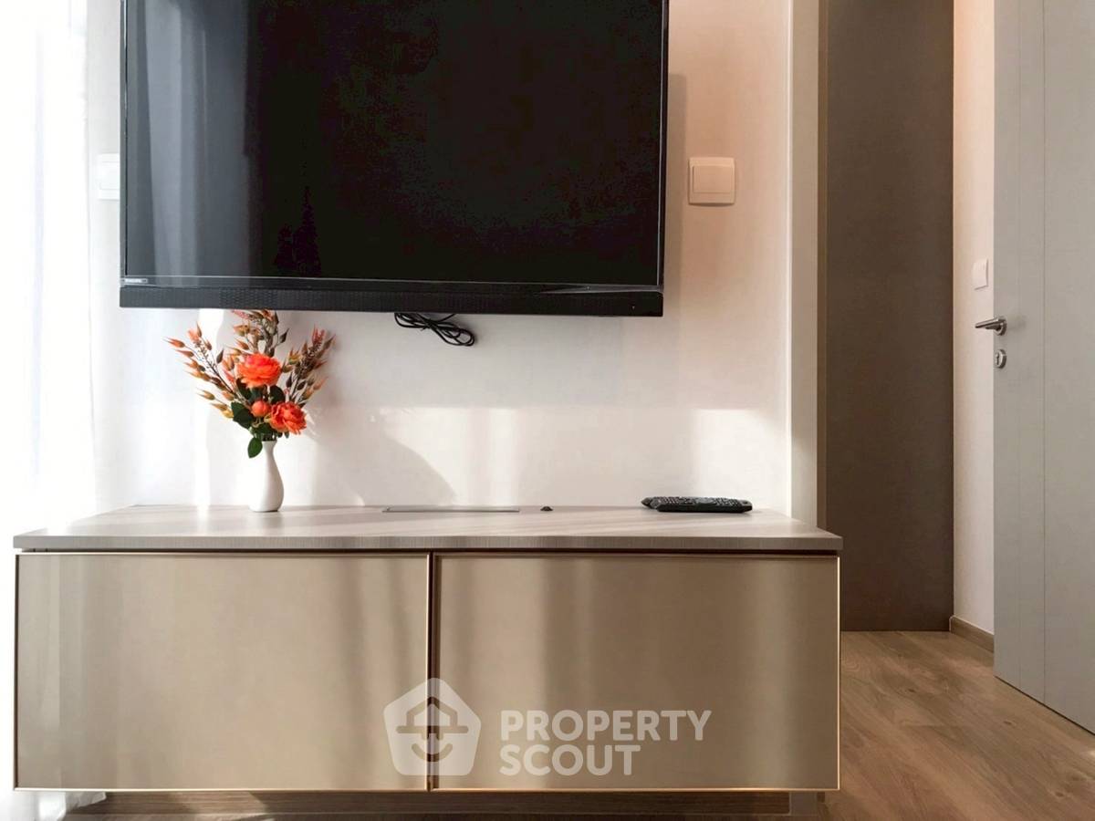 picture 1-BR Condo At Oka Haus Sukhumvit 36, High-Floor 24th Near BTS Thong Lor (ID 2418942) - 3/17