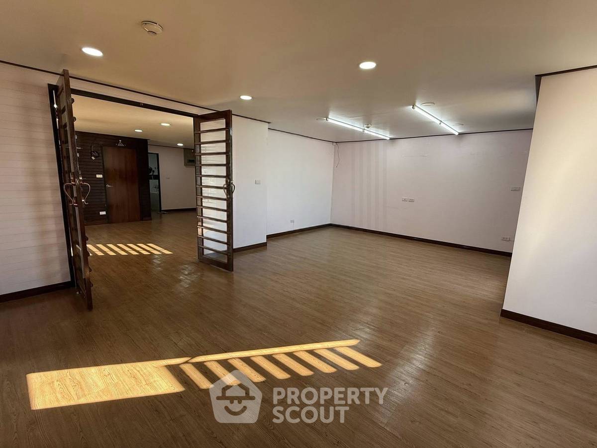 รูป คอนโด 2 ห้องนอน 110 ตร.ม. ชั้น 4 โครงการ Charoennakorn River Place (ID 2794738) - รูปที่ 4/7