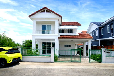เช่าบ้านเดี่ยว โลตัส โกเฟรช หมู่บ้านพฤกษา 3 : เฟอร์จุกๆ เครื่องซักผ้า ติดถนนใหญ่บางบัวทอง ดูโฮม บางบัวทอง 1.05กม. บ้านเดี่ยว 2 ชั้น 3 นอน 2 น้ำ 50 ตร.วา. ตลิ่งชัน-สุพรรณบุรี