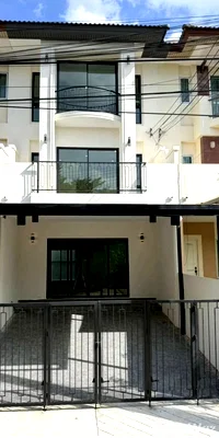 Townhouses for sale Ramintra Road : Newly Renovated Townhome at Supalai Park Ville 2 6505979