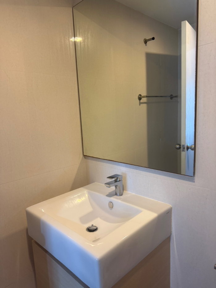 รูป T258 ให้เช่าคอนโด Metro Luxe Pahol-Sutthisan (เมโทร ลักซ์ พหลโยธิน-สุทธิสาร) ทำเลดี ใกล้BTSอารีย์ ห้องสวย เฟอร์ครบ มีเครื่องซักผ้า - รูปที่ 12/13