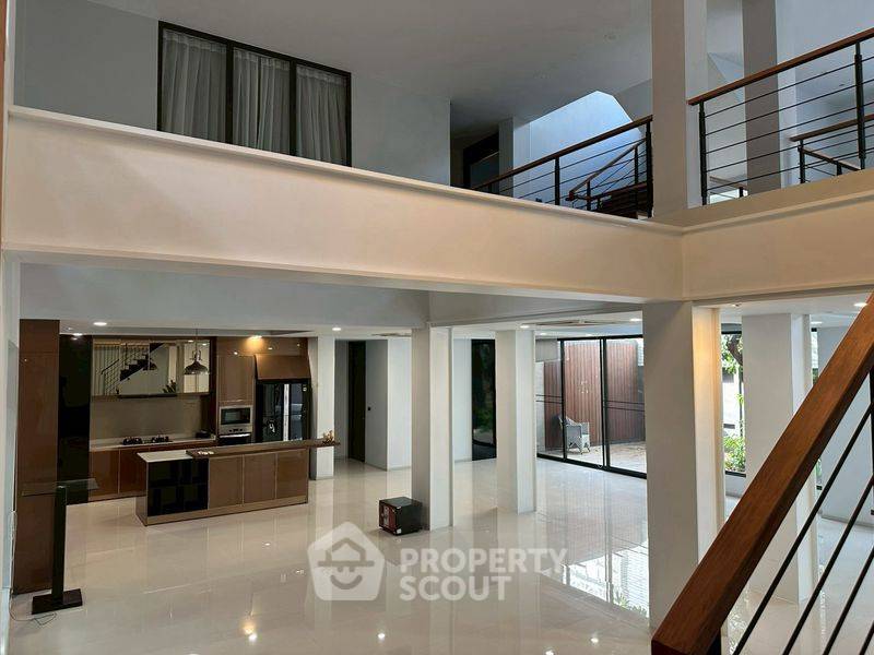 รูป บ้าน 5 ห้องนอน สำหรับขาย ในกรุงเทพฯ พื้นที่ 700 ตร.ม. (ID 3041900) - รูปที่ 2/14