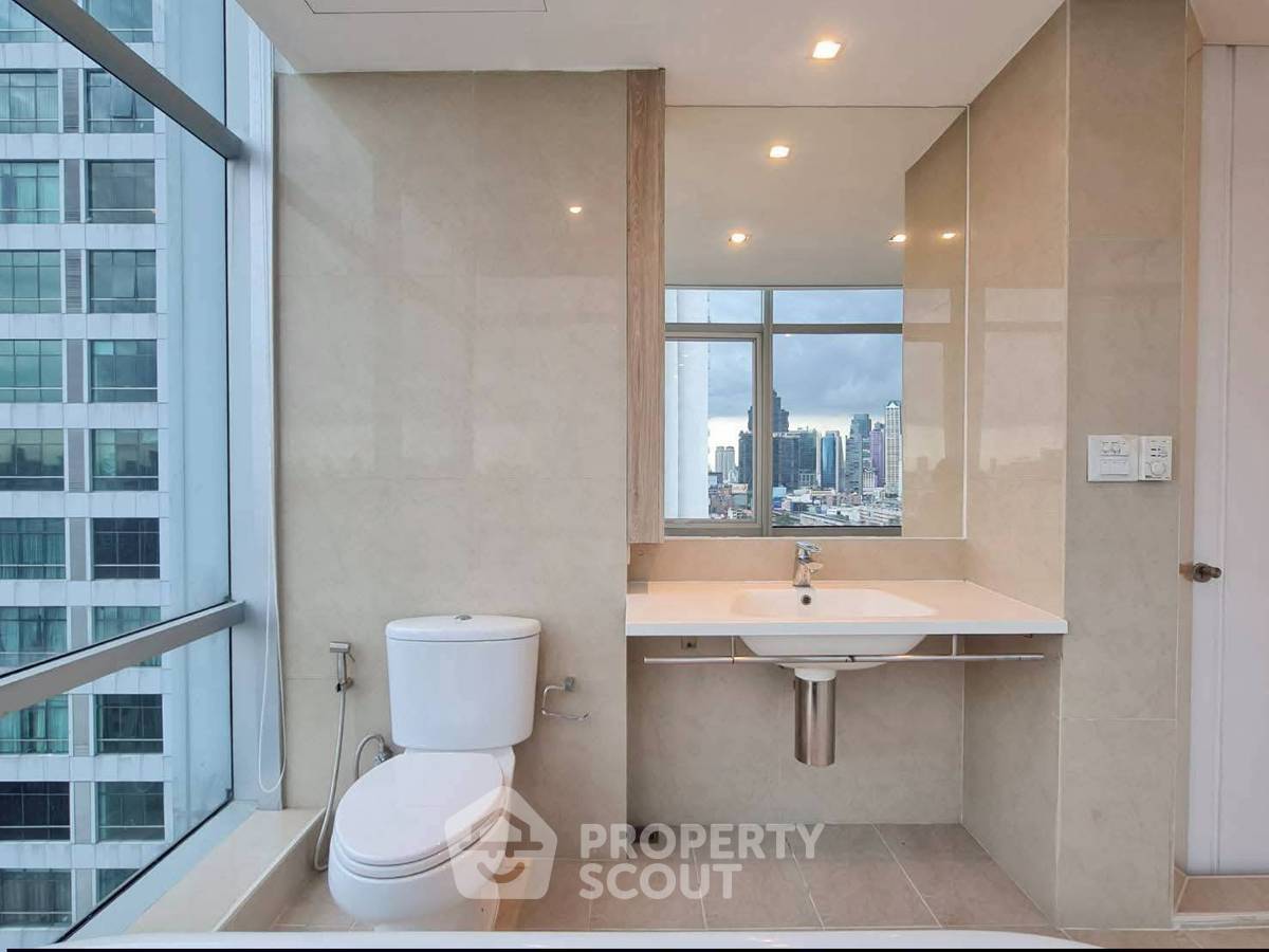 picture 1-BR Condo At Baan Sathorn Chaopraya, 60 Sqm, BTS Krung Thon Buri (ID 3041165) - 9/20