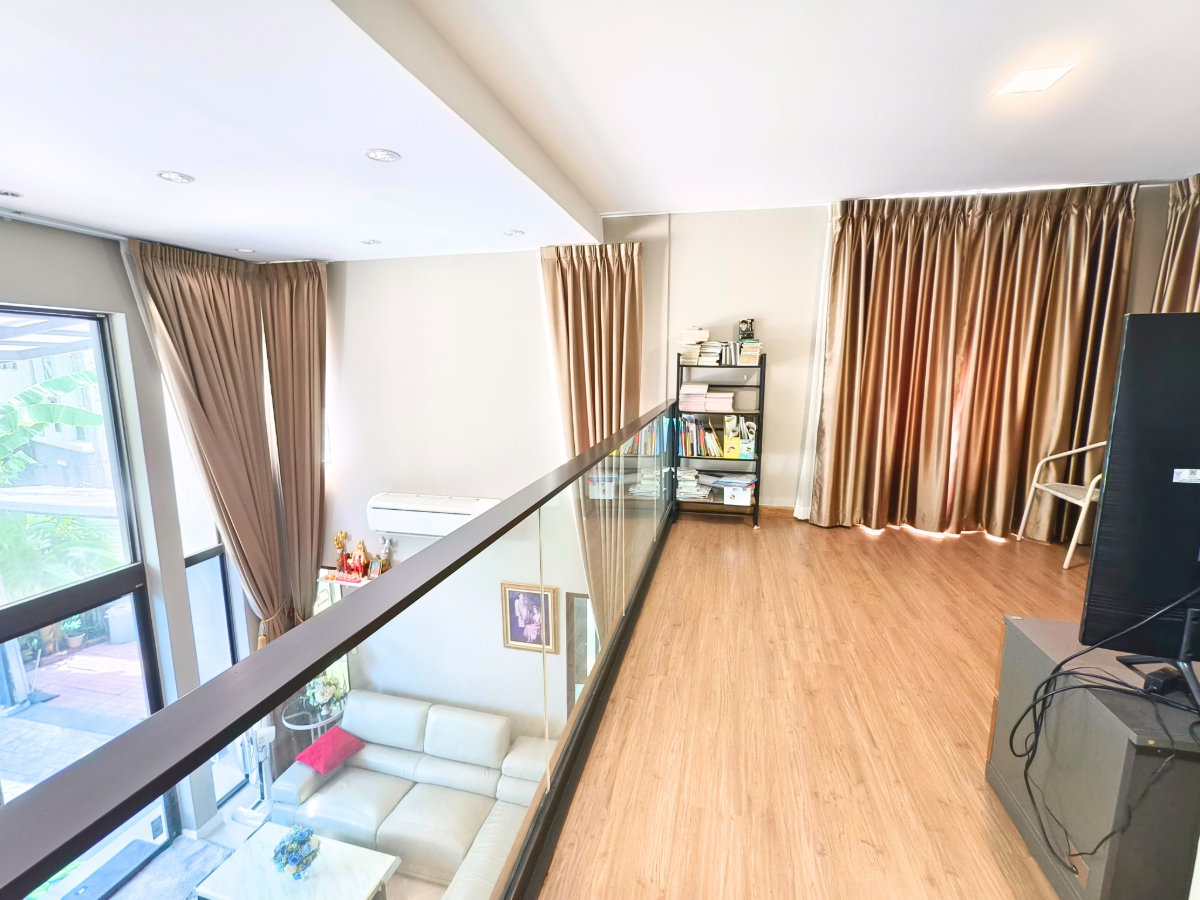 รูป ขาย ทาวน์โฮมหรู Patio พัฒนาการ 32 หน้าสระน้ำ 33.6ตร.ว. 8.3 ล้านบาท หลังริม 3.5 ชั้น 3ห้องนอน 3ห้องน้ำ เข้าออกได้หลายทาง - รูปที่ 8/24