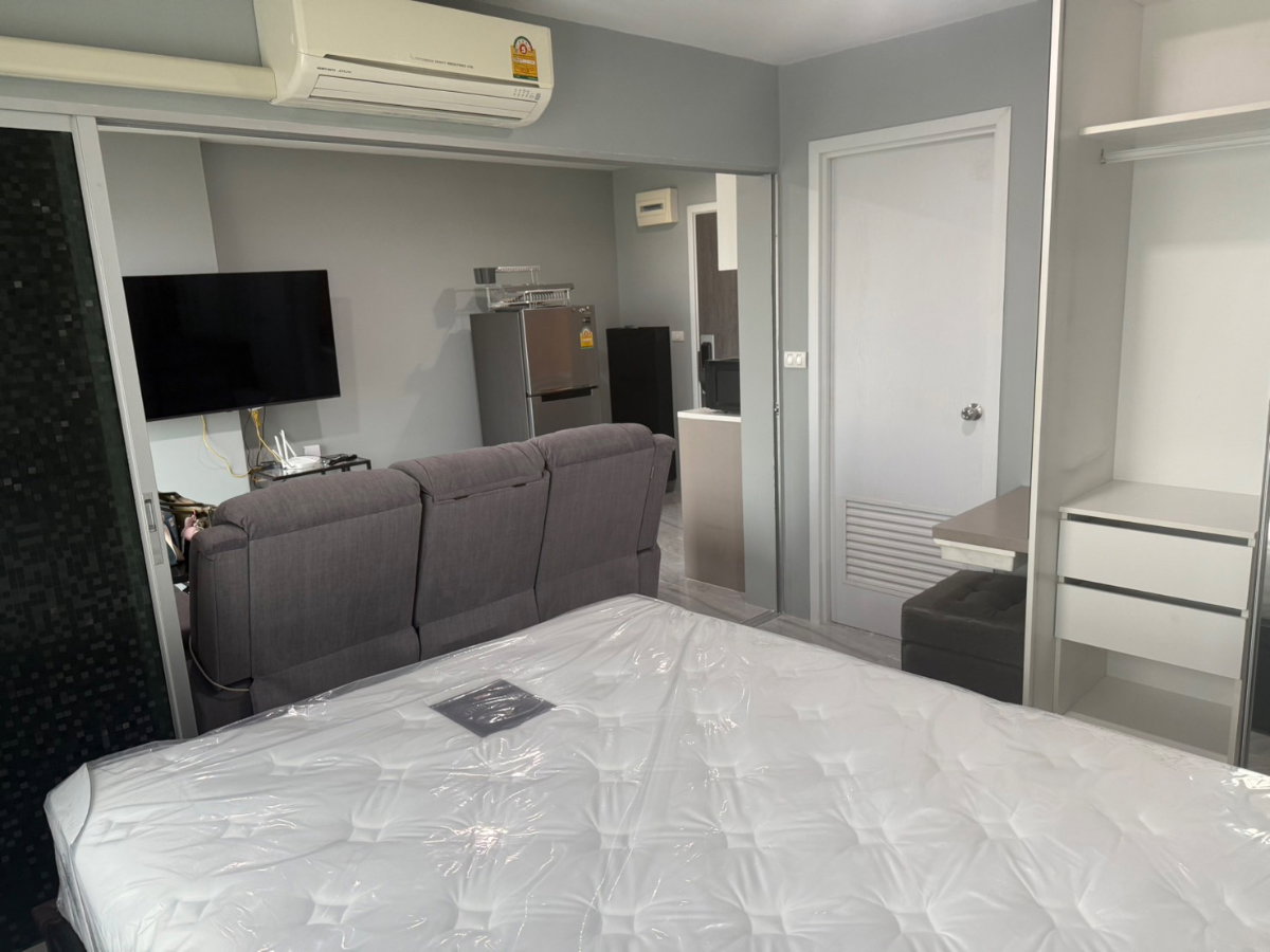 รูป T258 ให้เช่าคอนโด Metro Luxe Pahol-Sutthisan (เมโทร ลักซ์ พหลโยธิน-สุทธิสาร) ทำเลดี ใกล้BTSอารีย์ ห้องสวย เฟอร์ครบ มีเครื่องซักผ้า - รูปที่ 1/13
