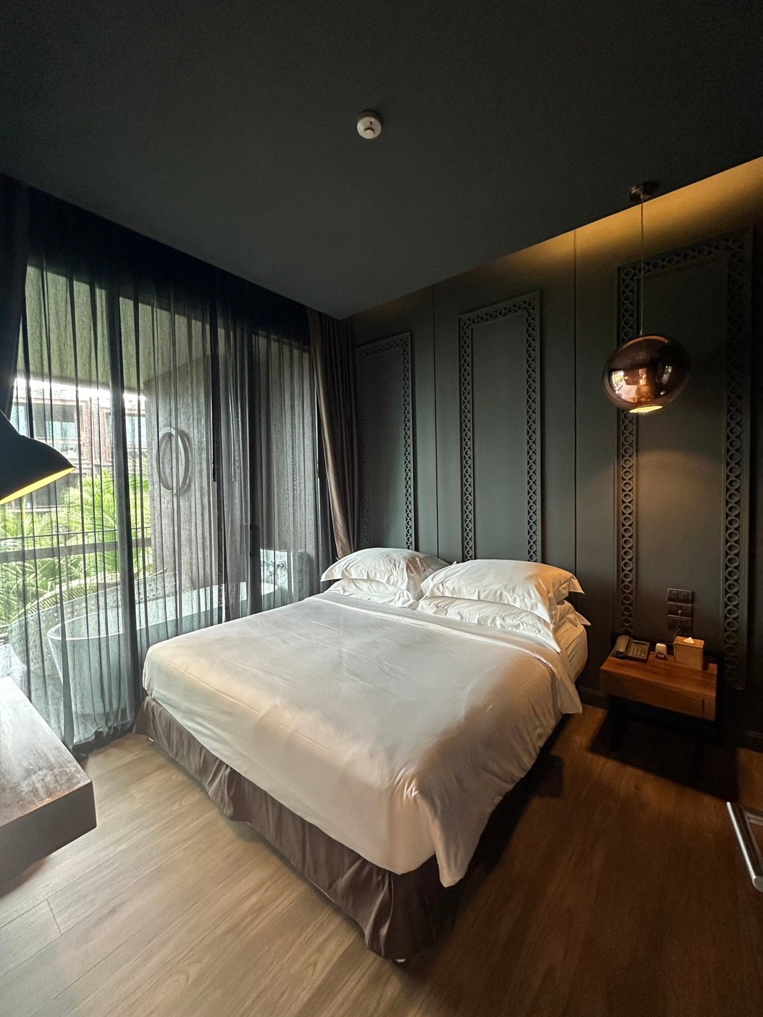 คอนโด 1 ห้องนอนกว้างขวางให้เช่าที่ Saturday Condominium ใกล้หาดราไวย์และหาดในหาน ภูเก็ต 