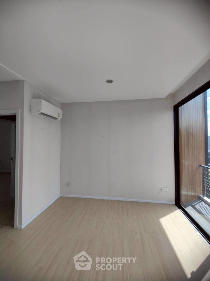 รูป ทาวน์เฮ้าส์ 3 ห้องนอน ขาย ที่ Nirvana Define Srinakarin-Rama 9 ใกล้ สะพานสูง (ID 3043700) - รูปที่ 4/16