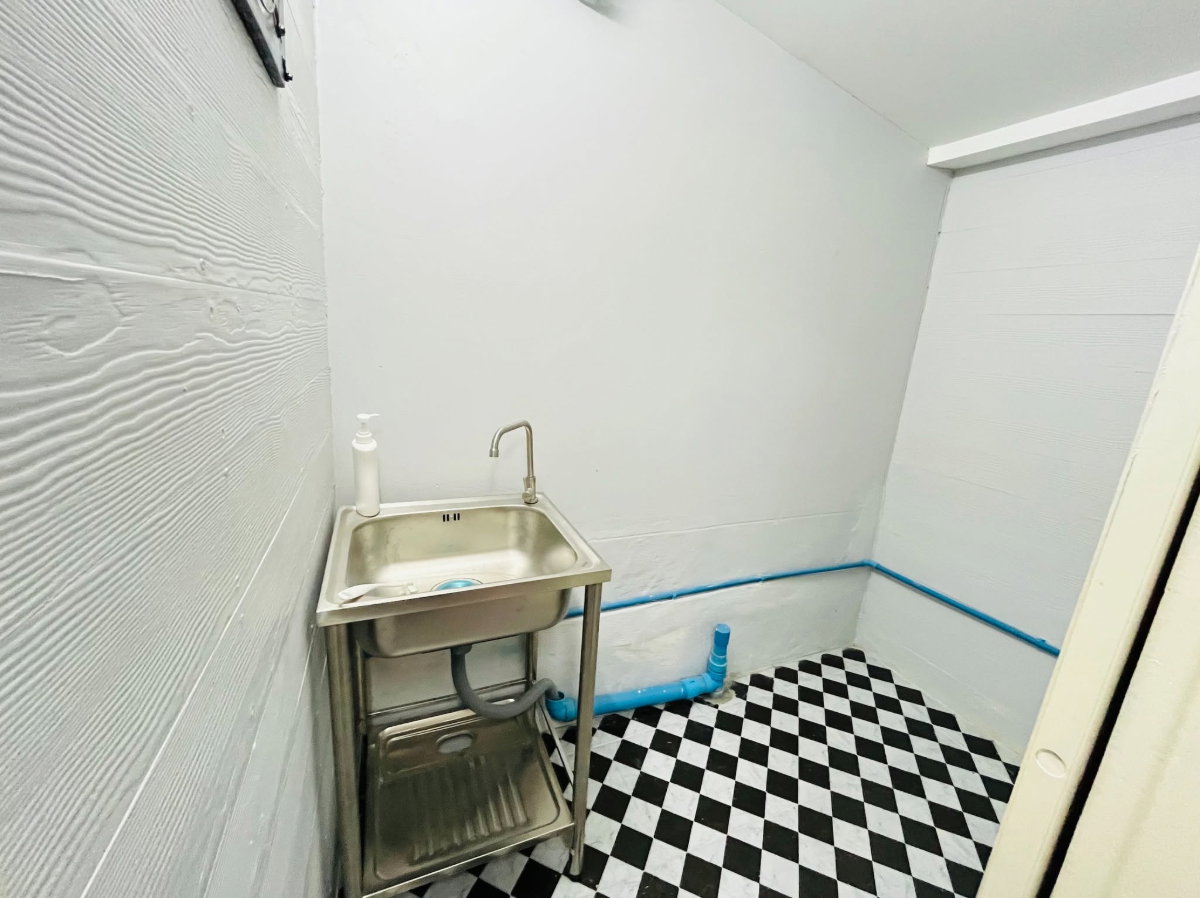 รูป เช่า บ้านสร้างใหม่ เฟอร์นิเจอร์ครบ ใกล้ BTS สถานีสุรศักดิ์ - รูปที่ 10/21