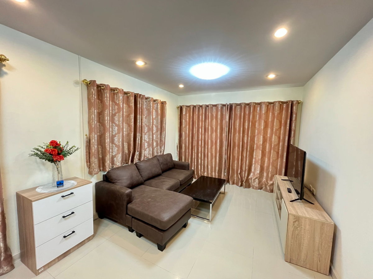 รูป ให้เช่าบ้านเดี่ยว หมู่บ้านภัสสร ไพรด์ ปิ่นเกล้า–วงแหวน หลังมุม พร้อมเฟอร์ฯ ครบ เลี้ยงสัตว์ได้ เข้าอยู่ได้ทันที (H6912) - รูปที่ 2/12