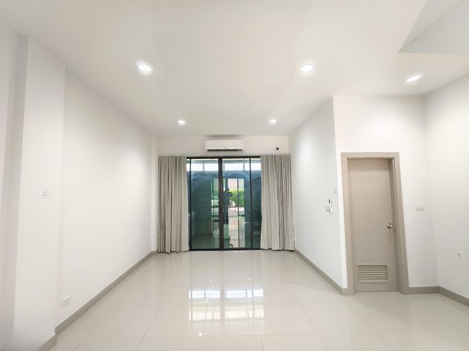 ให้เช่าโฮมออฟฟิศ 3 ห้องนอน 200 ตร.ม. 28 ตร.ว. พรีเมี่ยม เพลส มิกซ์ เอกมัย - รามอินทรา