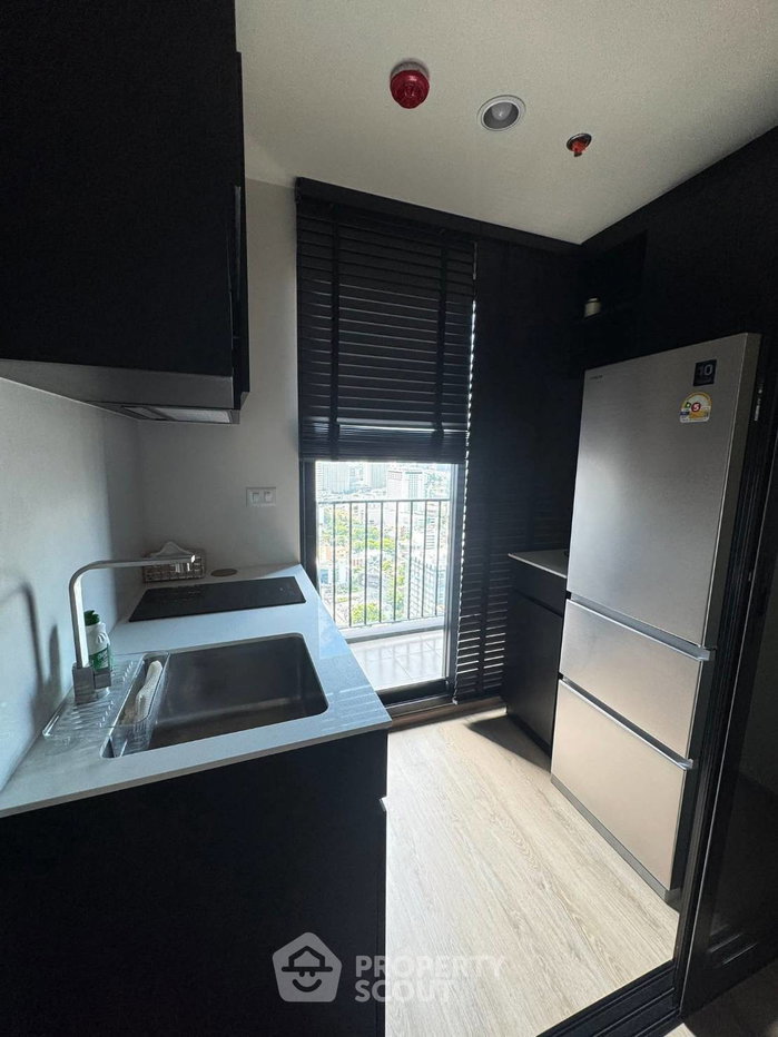 picture 1-BR Condo On 32nd Floor, 30 Sqm Nue District R9 Near MRT Phra Ram 9 (200m) (ID 3042197) - 4/8
