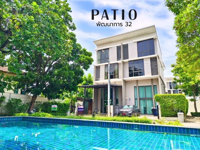 Luxury townhome for sale, Patio Pattanakarn 32, pool view, 33.6 sq.wah, 8.3 million baht. Corner unit, 3.5 stories