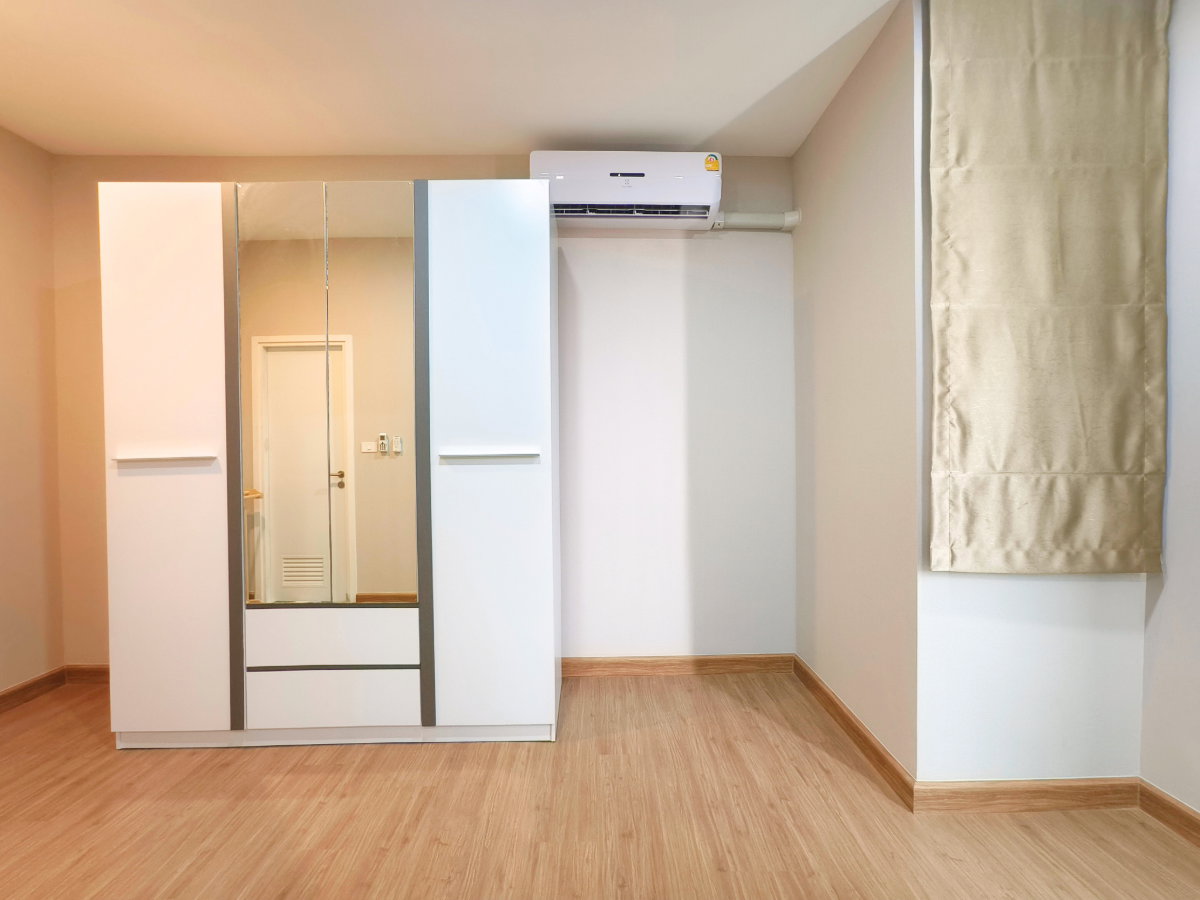 รูป ขาย ทาวน์โฮมหรู Patio พัฒนาการ 32 หน้าสระน้ำ 33.6ตร.ว. 8.3 ล้านบาท หลังริม 3.5 ชั้น 3ห้องนอน 3ห้องน้ำ เข้าออกได้หลายทาง - รูปที่ 13/24