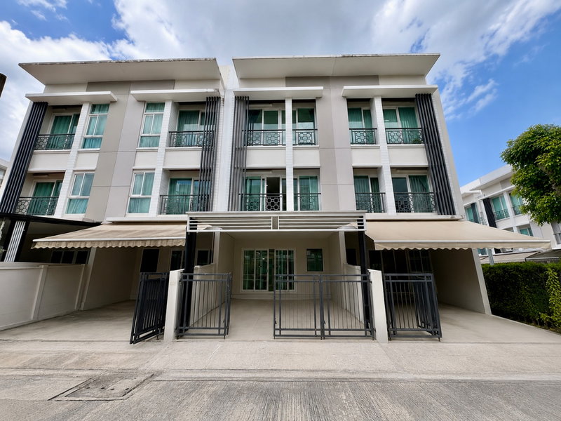 ขายทาวน์โฮม : ขาย Baan Klang Muang Rama 9 – Motorway บ้านรีโนเวทใหม่ พร้อมเฟอร์นิเจอร์และเครื่องใช้ไฟฟ้าครบ ทำเลศักยภาพ ใกล้ทางด่วนและสนามบินสุวรรณภูมิ
