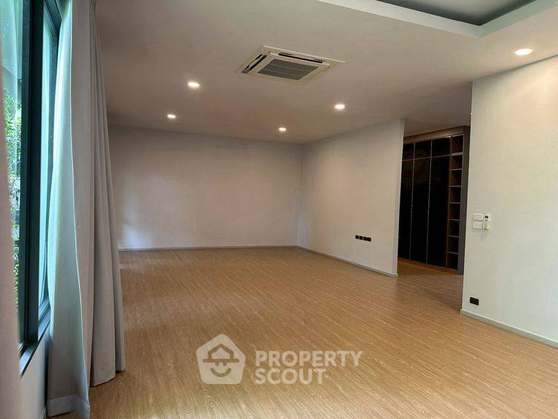 รูป บ้าน 5 ห้องนอน สำหรับขาย ในกรุงเทพฯ พื้นที่ 700 ตร.ม. (ID 3041900) - รูปที่ 13/14