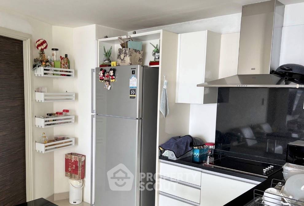 picture Pet-Friendly 2-BR Condo, Watermark Chaophraya, 19th-Floor near BTS Krung Thon Buri (ID 3041395) - 3/7