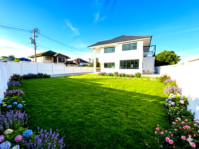 Houses for sale Pathumthani : Newly Renovated Detached House for Sale | Thipmanee Village, Bang Luang, Mueang Pathum Thani  Land Area: 115.3 Sq. Wah | Usable Area: 250 Sq.m.